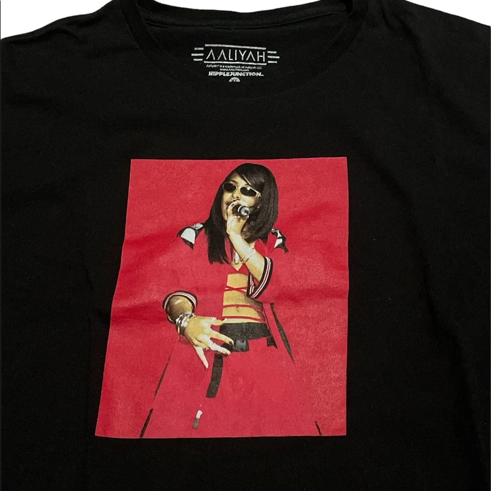 Womens Vintage Print Tee - Picture 2 of 2